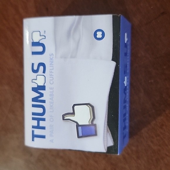 (J18) Thumbs up - Picture 1 of 3